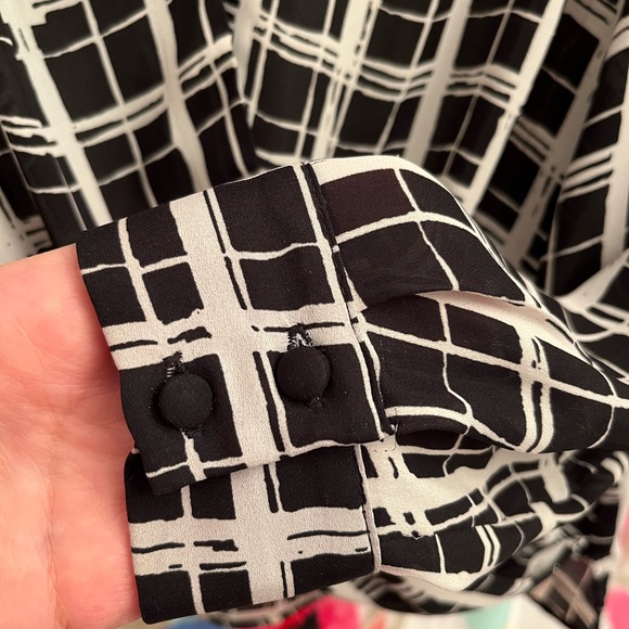 Black and white top - Picture 3 of 6